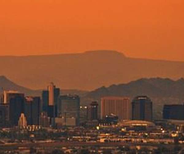 photo of phoenix Arizona skyline at dusk for car shipping
