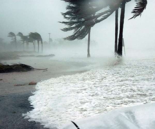 photo of beach key-west Florida hurricanes affect car shipping service and cost