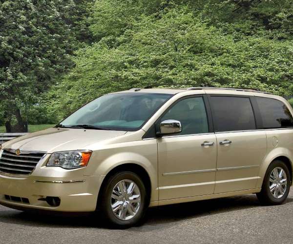 Photo of Van Shipping a Chrysler Town & Country Minivan