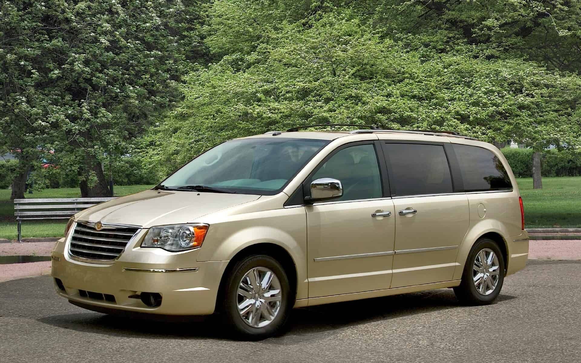 Photo of Van Shipping a Chrysler Town & Country Minivan