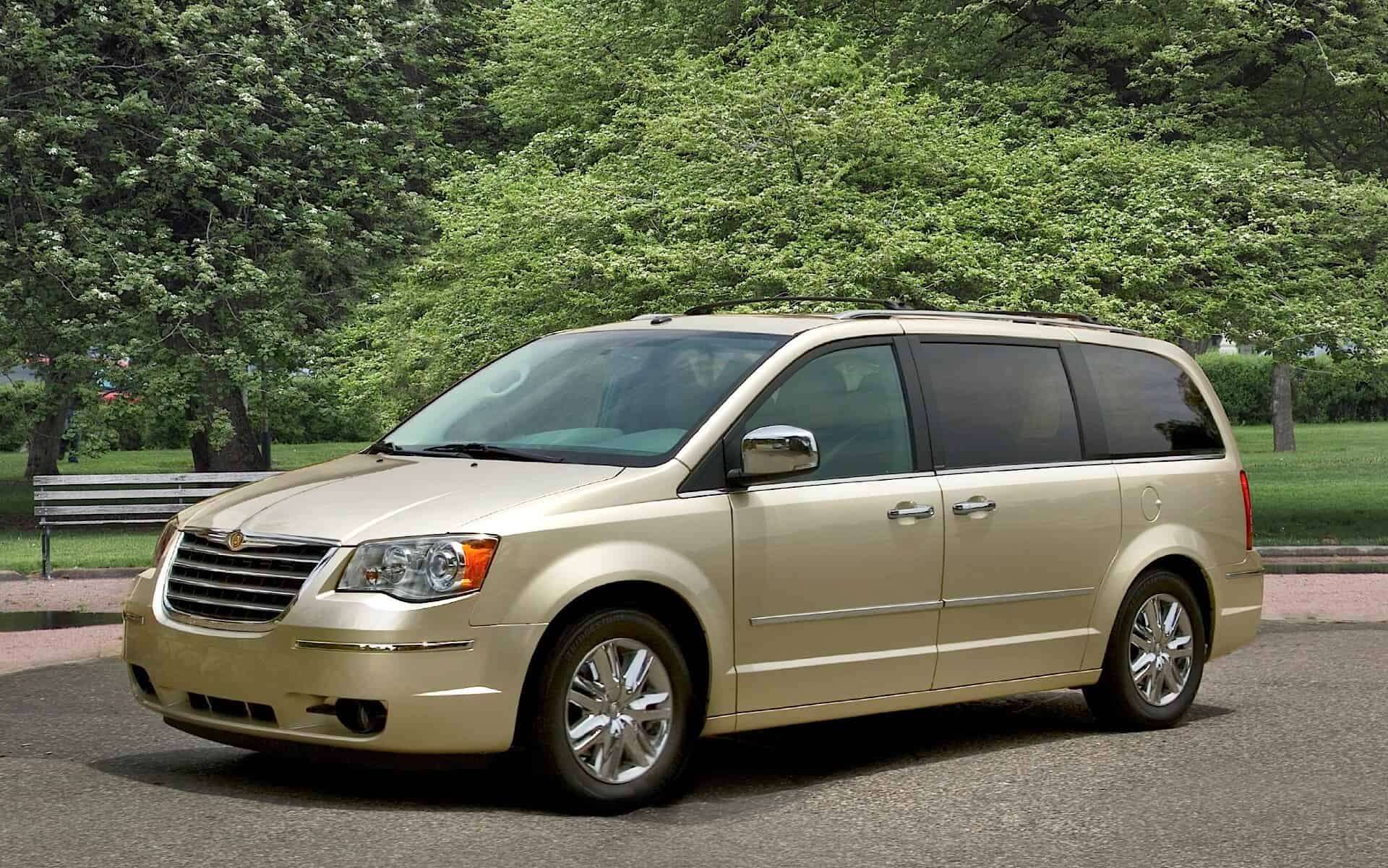Photo of Van Shipping a Chrysler Town & Country Minivan
