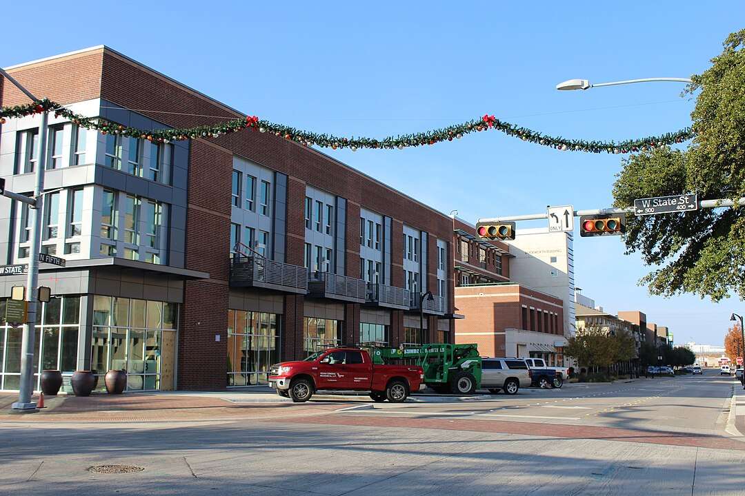 auto transport route, timeframe, and logistics to Garland, TX downtown photo