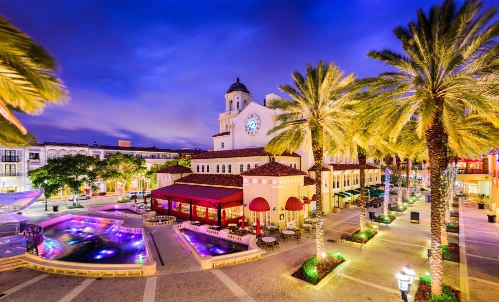 Photo of West Palm Beach, Florida, USA cityscape and plaza.